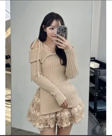 다리치 랜덤 프릴 니트 셋업 상의