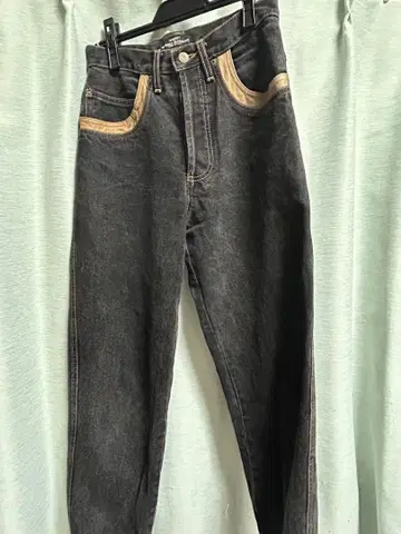 GUESS 블랙 스트레이트 데님