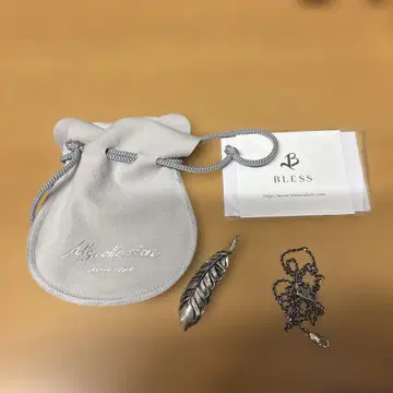 BLESS 실버 깃털 모티브 목걸이