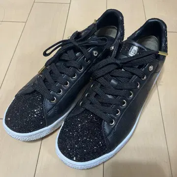 diana 블랙 스니커즈 25cm