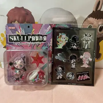 POPMART SKULLPANDA The Stocking Surprise