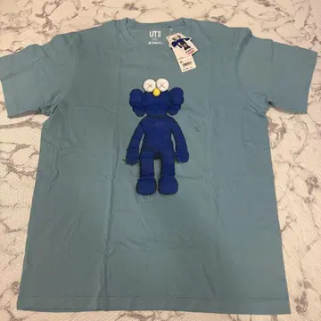 [미사용 새상품] 유니클로 KAWS 스카이블루 티셔츠 XL