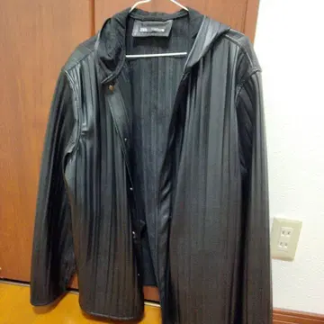 ZARA 스트라이프 가죽 자켓 후드 부착