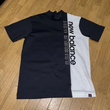 new balance 반팔 셔츠 블랙/화이트 사이즈 4