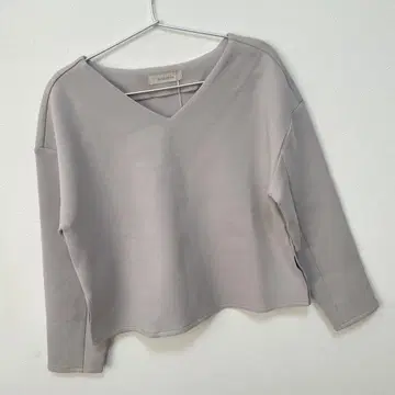 안데뮤 골판지 V넥