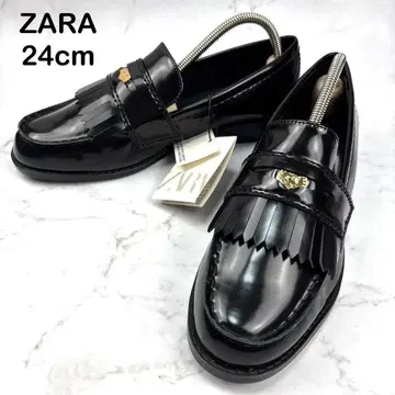 [새상품] ZARA 자라 프린지 코인 로퍼 24 블랙 에나멜