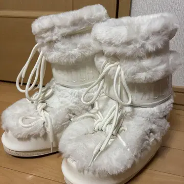 MOON BOOT 화이트 퍼 부츠