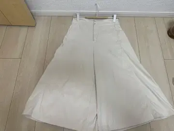 데프레 화이트 와이드 팬츠 7부