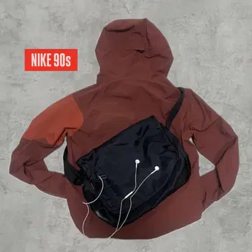 Nike 90년대 숄더백 바디백 블랙 archive 테크 계열