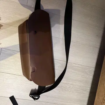 브라운 메신저 백