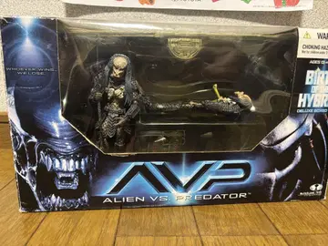 ALIEN VS PREDATOR BIRTH OF THE HYBRID