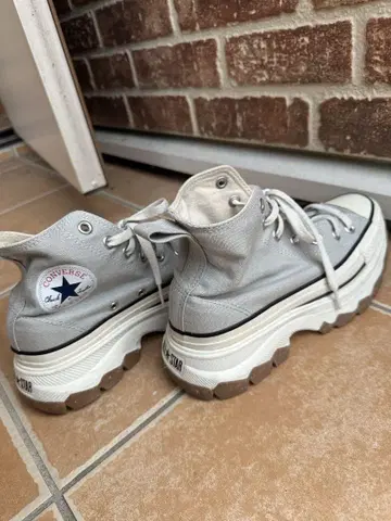 CONVERSE 그레이 통굽 하이컷 스니커즈