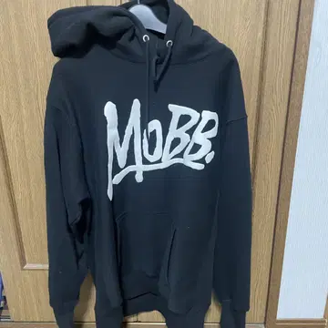MOBB 블랙 후드 부착 후드티