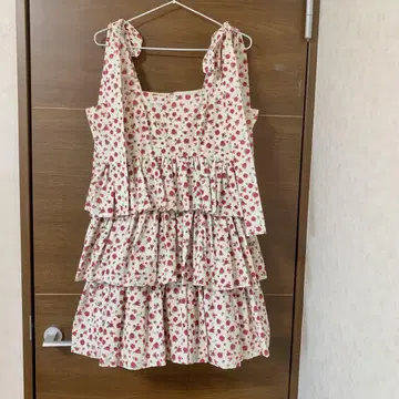 리틀 써니 바이트 2025 SS rose tiered dress 아이보리