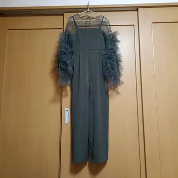 프릴 장식 그레이 올인원