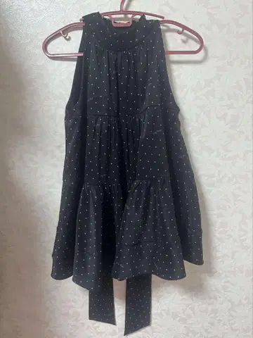 Lily Brown 아메스 티어드 2way 블라우스 블랙