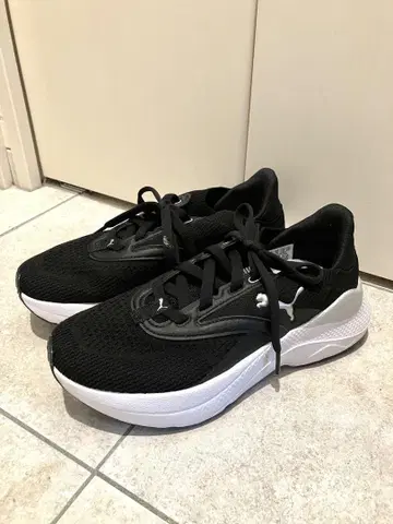 Puma SOFTRIDE 블랙/화이트 스니커즈