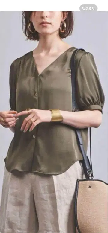 새상품급 유나이티드 애로우즈 블라우스 카키 오피스