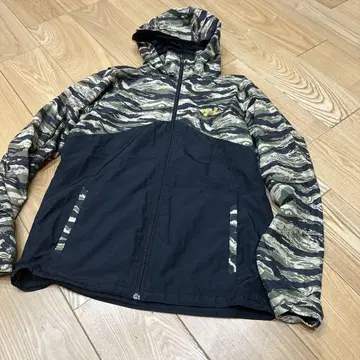 Under Armour 카모플라쥬 후드 부착 자켓 셋업 LG
