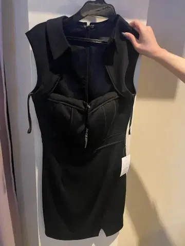 Robe de Fleurs Glossy 블랙 타이트 드레스
