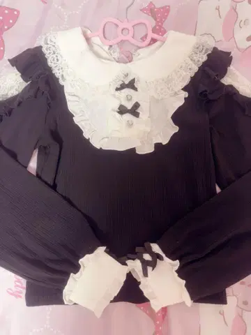 NOEMIE 노에미 백 스핀들 고딕 티셔츠 블랙