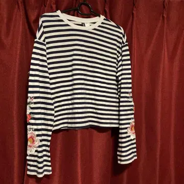 미사용 H&M 165/88A 롱티 보더 무늬 꽃무늬 자수 긴팔