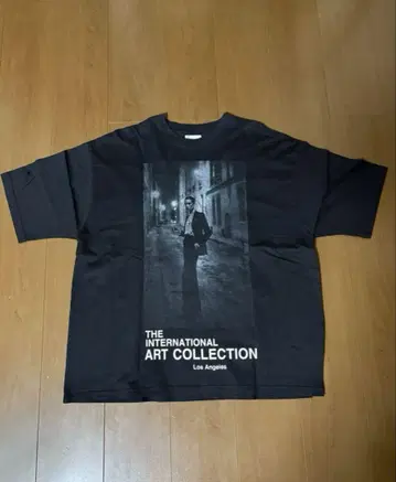 THE INTERNATIONAL ART COLLECTION 티셔츠