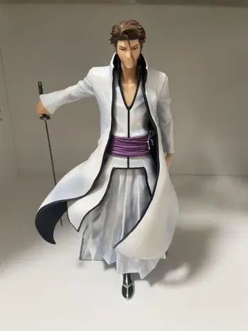 제일복권 BLEACH B상 아이젠 소스케 피규어