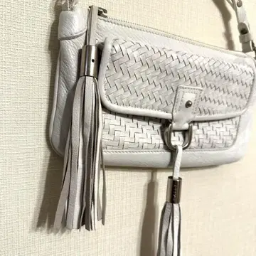 [새상품급] BALLY 발리 숄더백 뜨개질 태슬 화이트