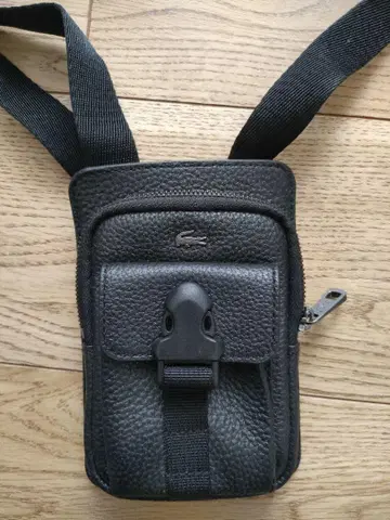Lacoste 블랙 가죽 숄더백