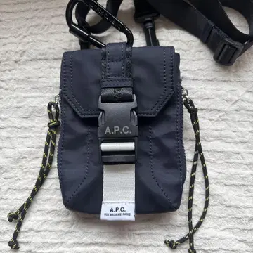APC 숄더백