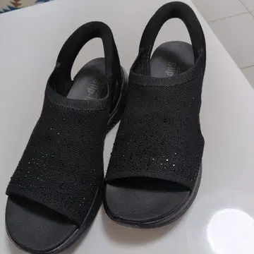 스케쳐스 블랙 스팽글 플립플랍