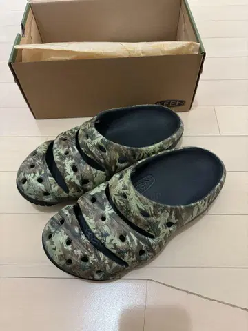 KEEN 요기 샌들