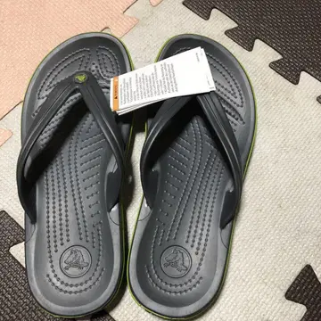 Crocs 비치 샌들 그레이와 그린