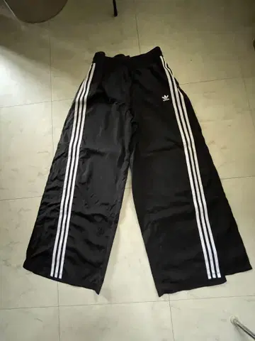 adidas mega flare track pants/size XL