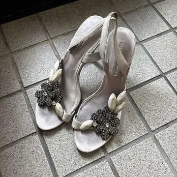 Vera Wang 그레이 가죽 샌들