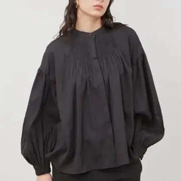 새상품 미사용 미라 오웬 핀턱 스탠드 카라 소매 볼륨 블라우스