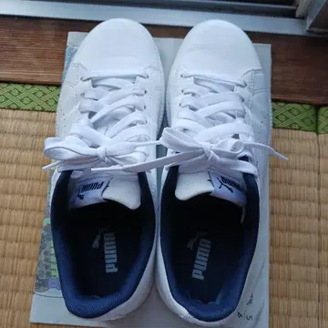 PUMA 화이트 스니커즈