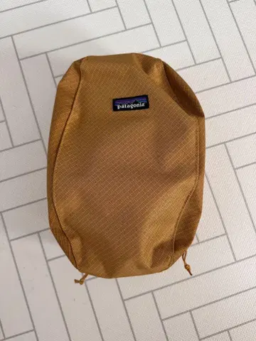 Patagonia 블랙홀 큐브 6L (보관 케이스)