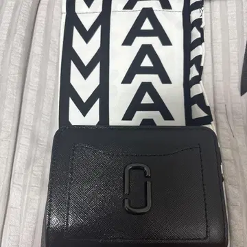 MARC JACOBS 블랙 가죽 반지갑