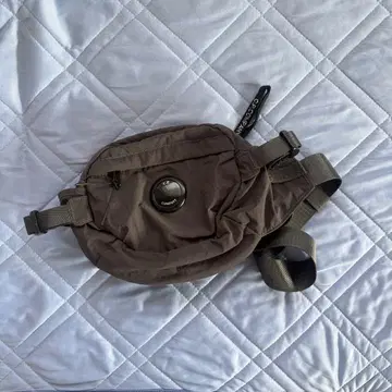 C.P. COMPANY 바디백 그레이