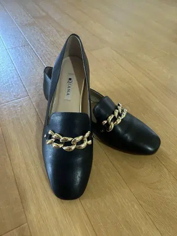 [ DIANA ] 골드 체인 로퍼 블랙 24cm