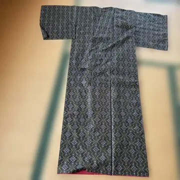 오시마 명주 기하학 무늬의 블랙 계열 기모노
