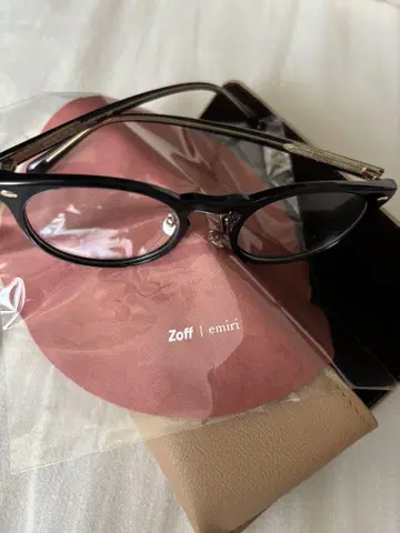Zoff emiri 블랙 안경 케이스 포함