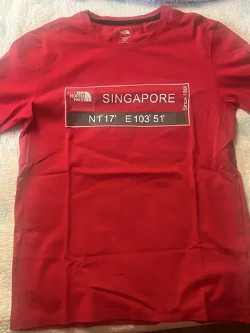 THE NORTH FACE 반팔 티셔츠 싱가포르 한정판 빨간색 티셔츠 S