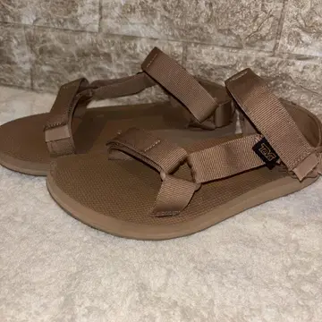 Teva 베이지 스트랩 샌들