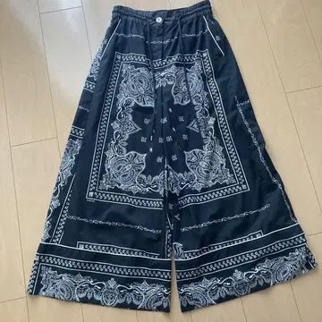 sacai 반다나 패턴 와이드 팬츠 블랙