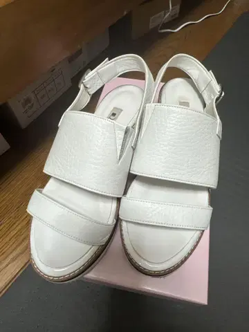[새상품급] 다이애나 스포츠 샌들 화이트 22.5cm