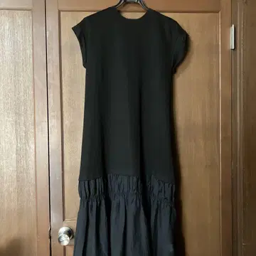 키쿠치 쿄코 블랙 반팔 티셔츠 원피스