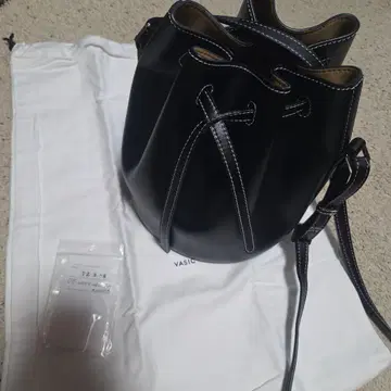VASIC 클럽 미니 숄더백 블랙